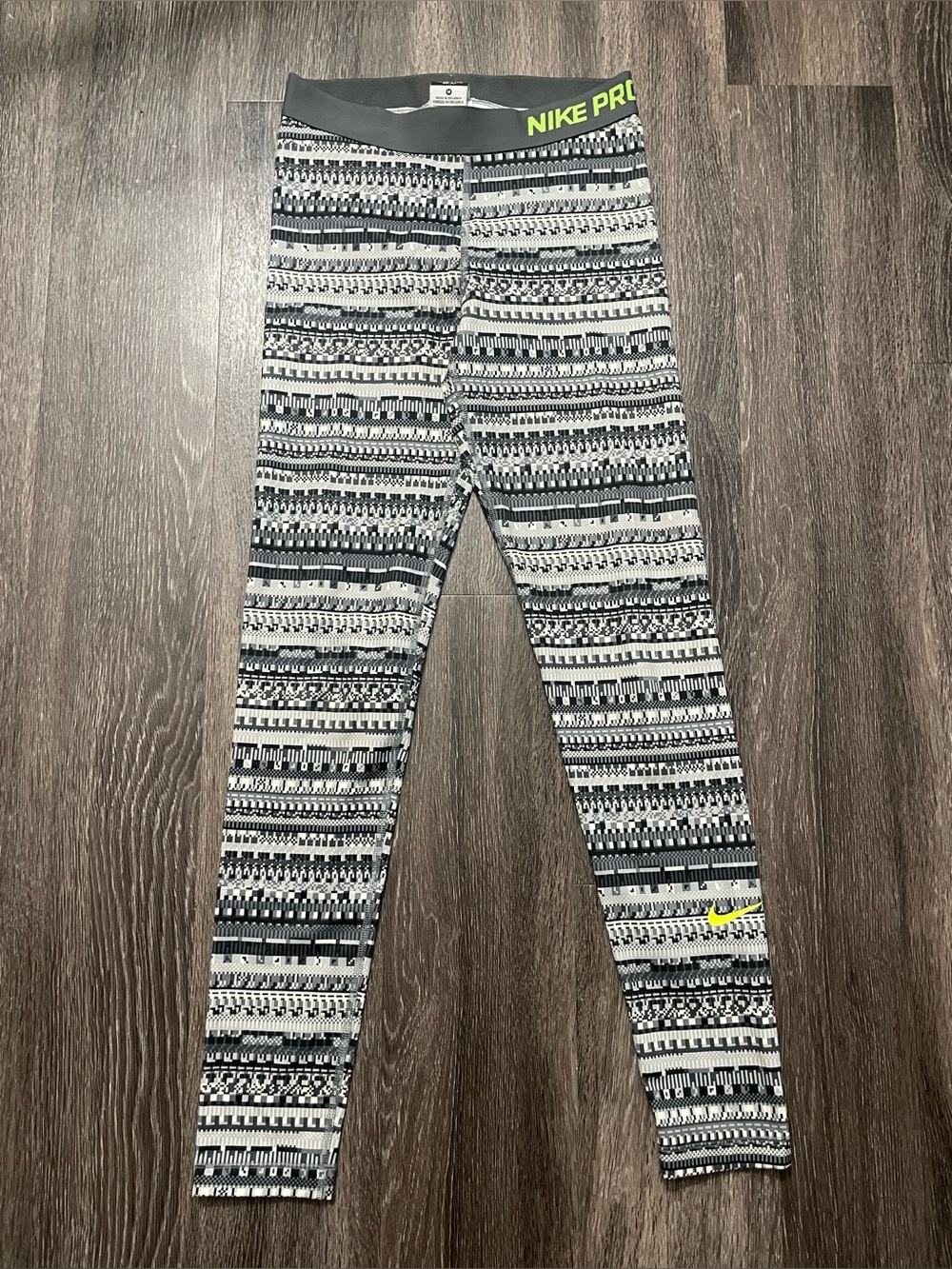 Nike Pro Dri-FIT 8-Bit Geometric Leggings